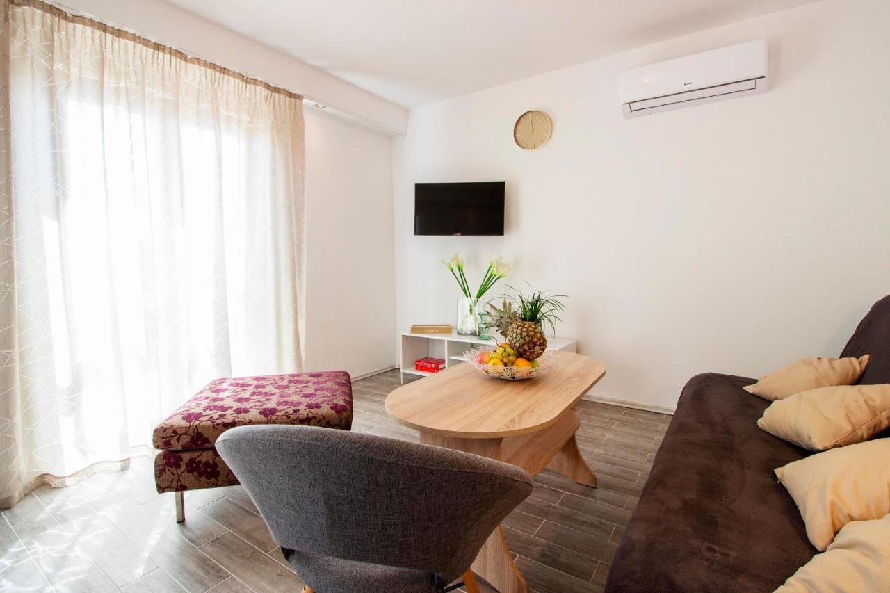 Hill Apartment With Private Pool Kučine Exterior foto
